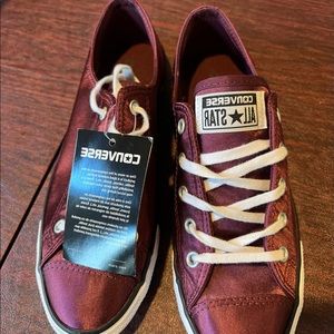 Converse - satin Maroon size 7